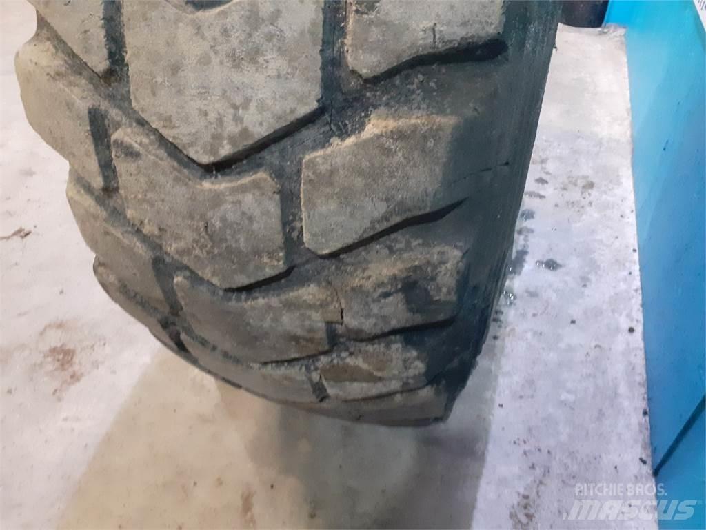  25 20.5R25 Renkaat ja vanteet