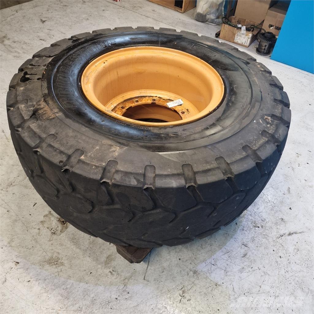  25 20.5R25 Renkaat ja vanteet