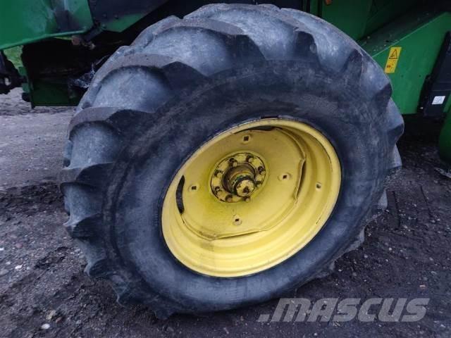  26 16.9R26 Renkaat ja vanteet