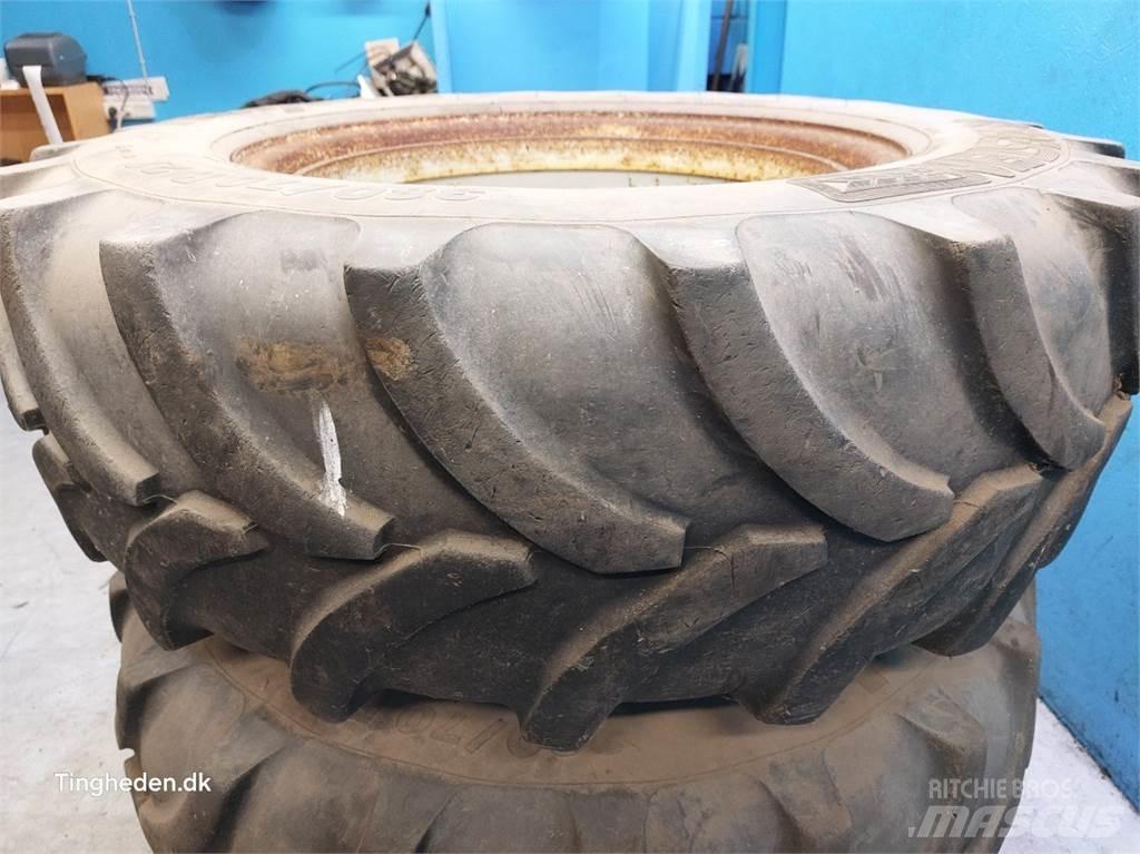  28 380/70R28 Renkaat ja vanteet