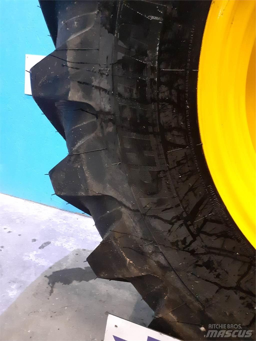  28 440/80R28 Renkaat ja vanteet