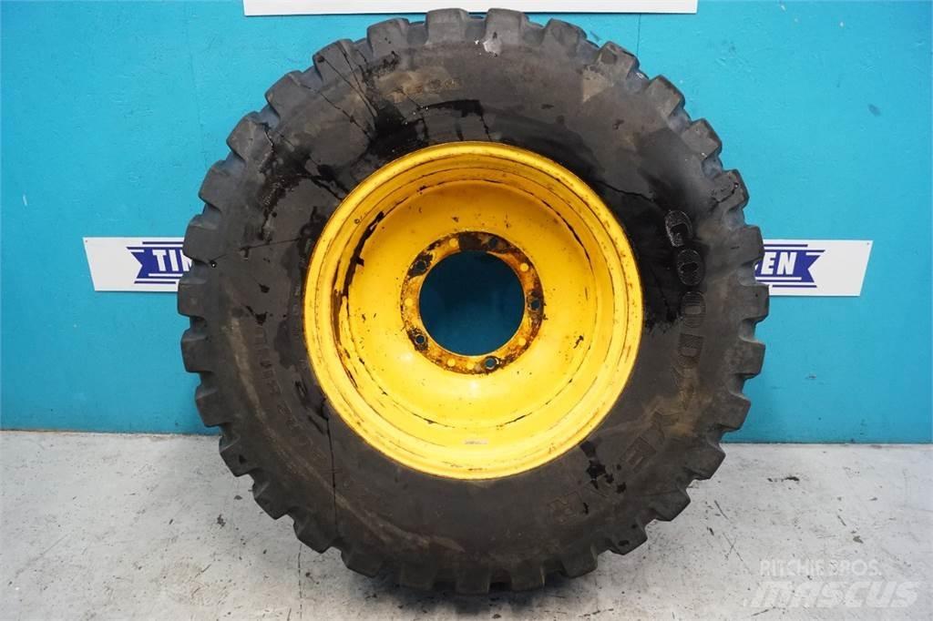  28 440/80R28 Renkaat ja vanteet