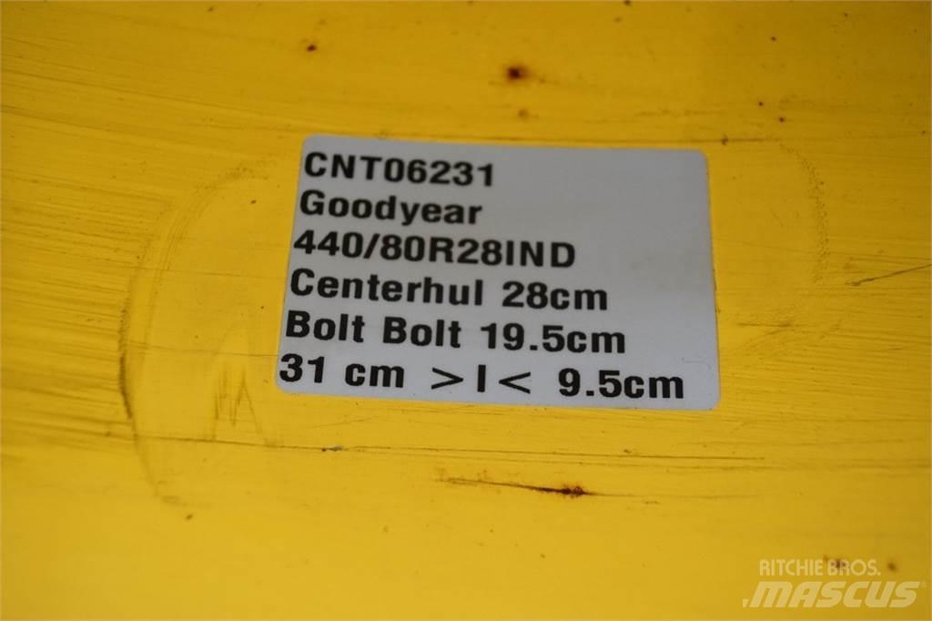  28 440/80R28 Renkaat ja vanteet