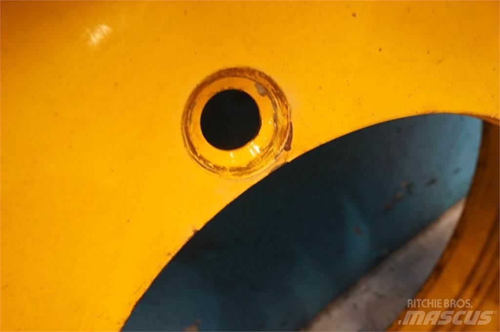 28 440/80R28 Renkaat ja vanteet