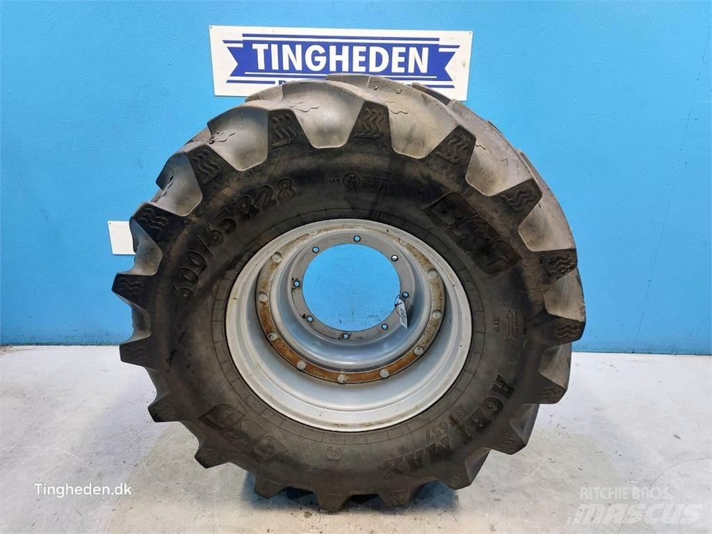  28 600/65R28 Renkaat ja vanteet