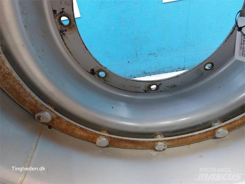  28 600/65R28 Renkaat ja vanteet