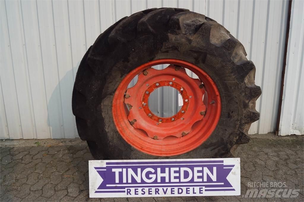  30 540/65R30 Renkaat ja vanteet