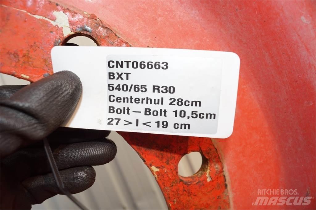  30 540/65R30 Renkaat ja vanteet