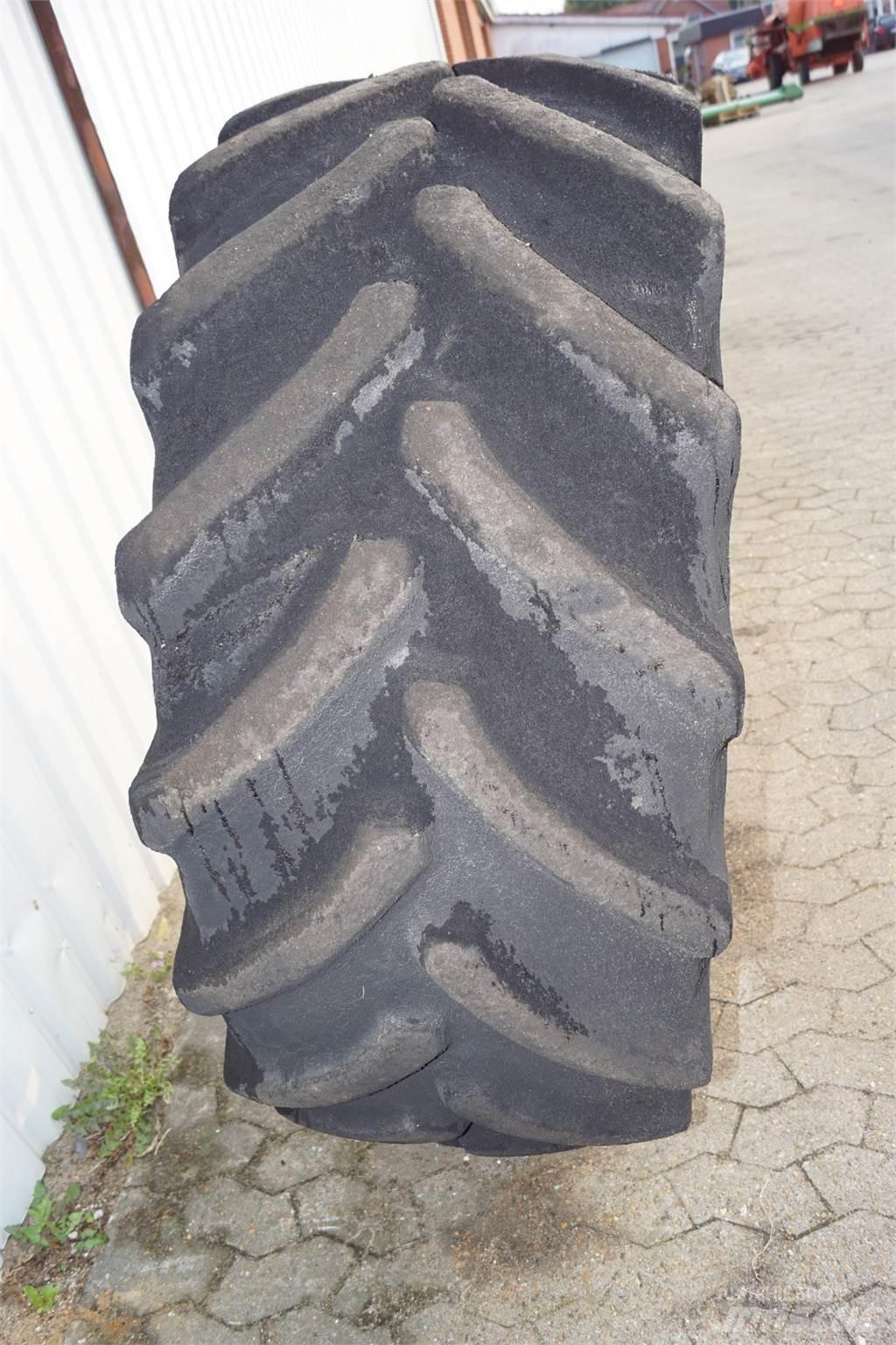 30 540/65R30 Renkaat ja vanteet
