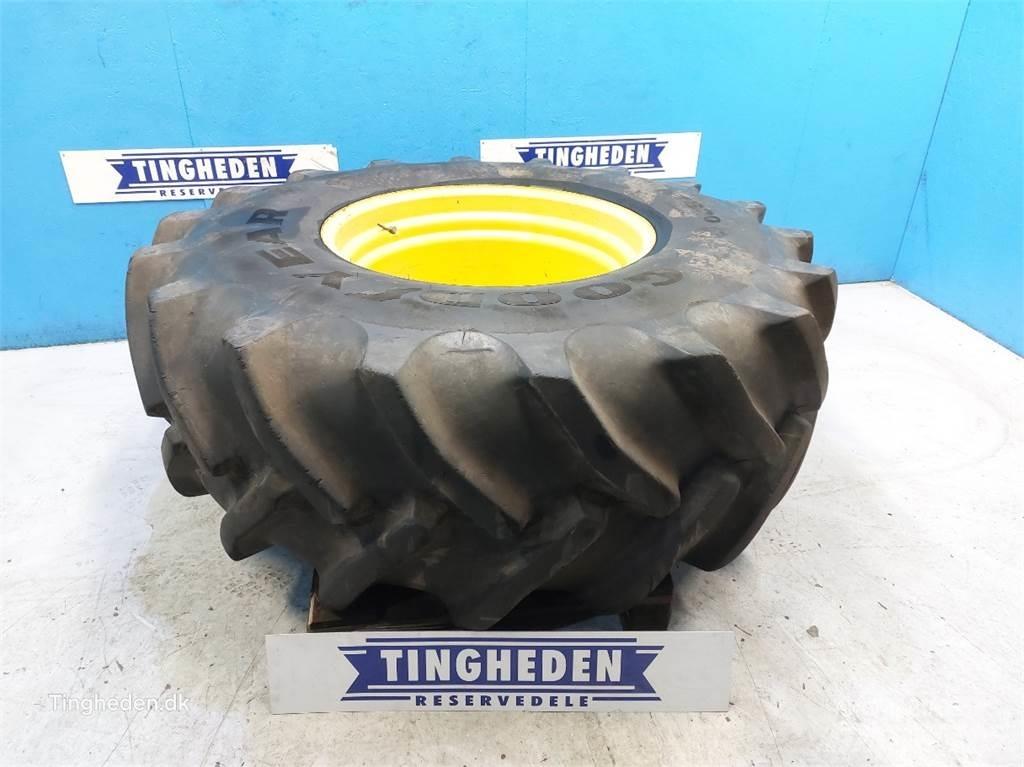  32 650/75 R32 Renkaat ja vanteet