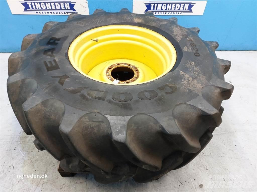  32 650/75 R32 Renkaat ja vanteet