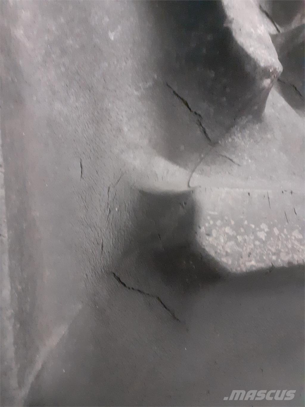  32 800/65R32 Renkaat ja vanteet