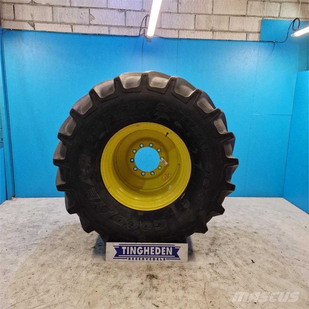  32 900/55 R32 Renkaat ja vanteet