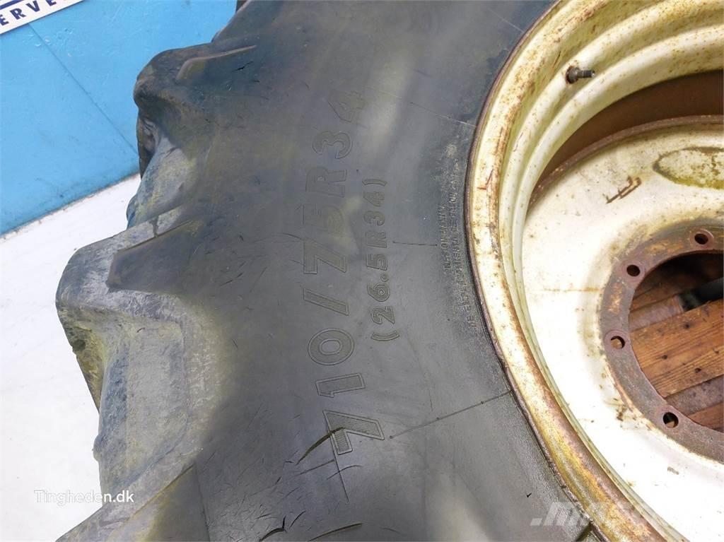  345 710/75 R34 Renkaat ja vanteet