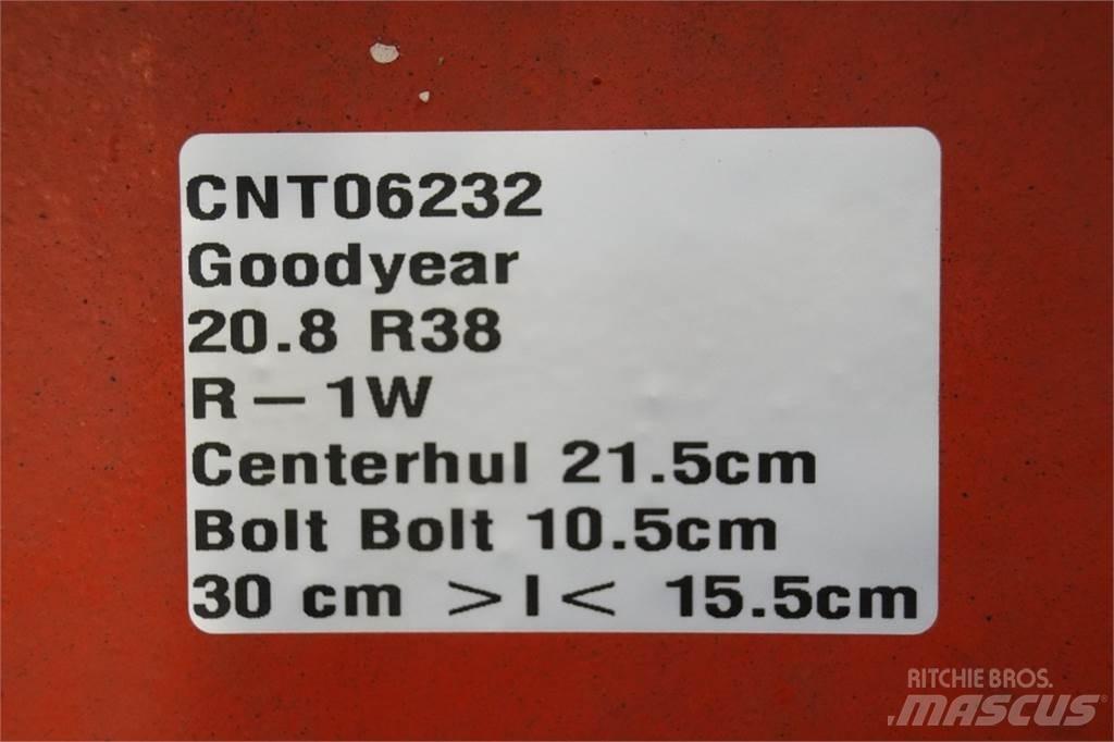  38 20.8R38 Renkaat ja vanteet