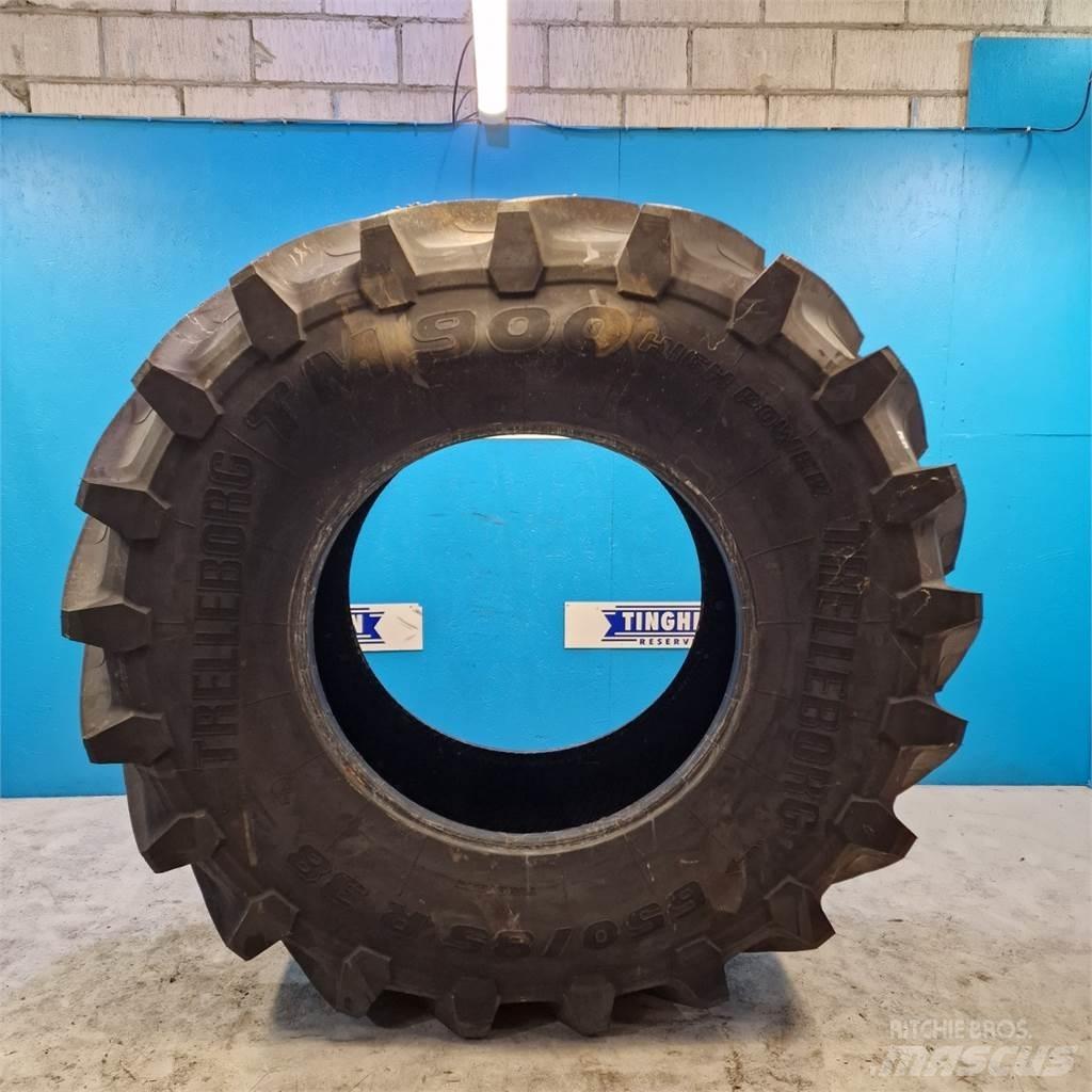  38 650/85R38 Renkaat ja vanteet
