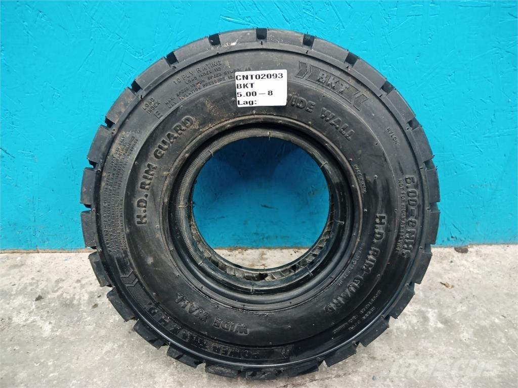  8 5.00-8 Renkaat ja vanteet