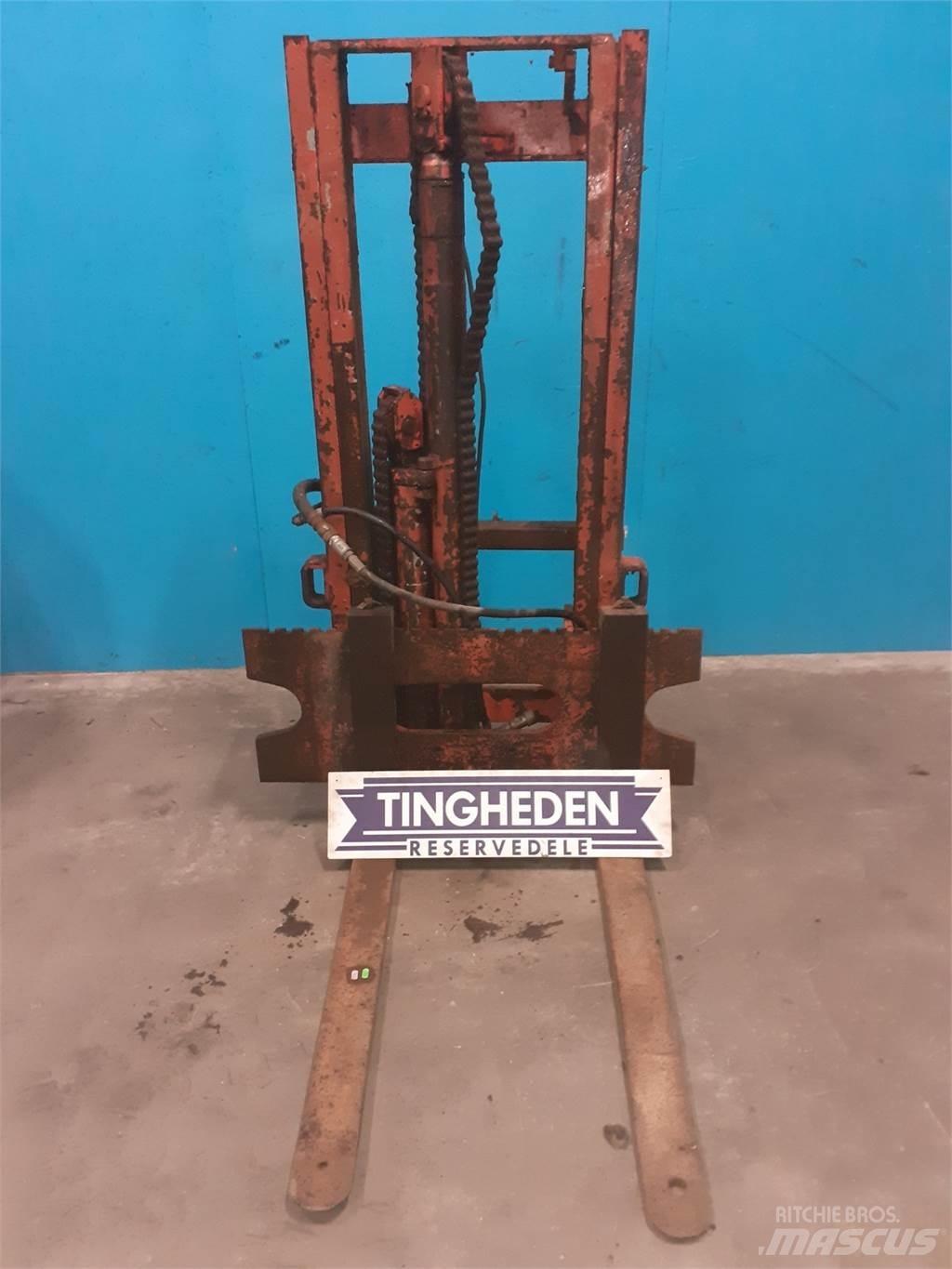  Byggelift Traktorit