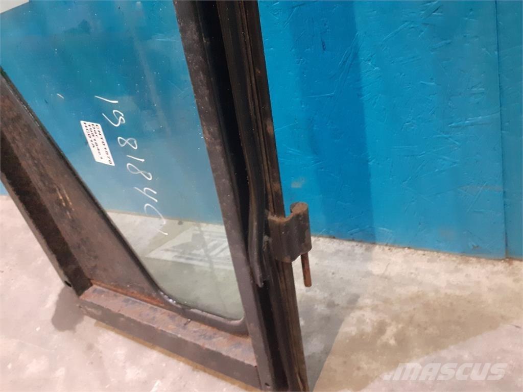 CASE 1620 Ohjaamo ja sisusta