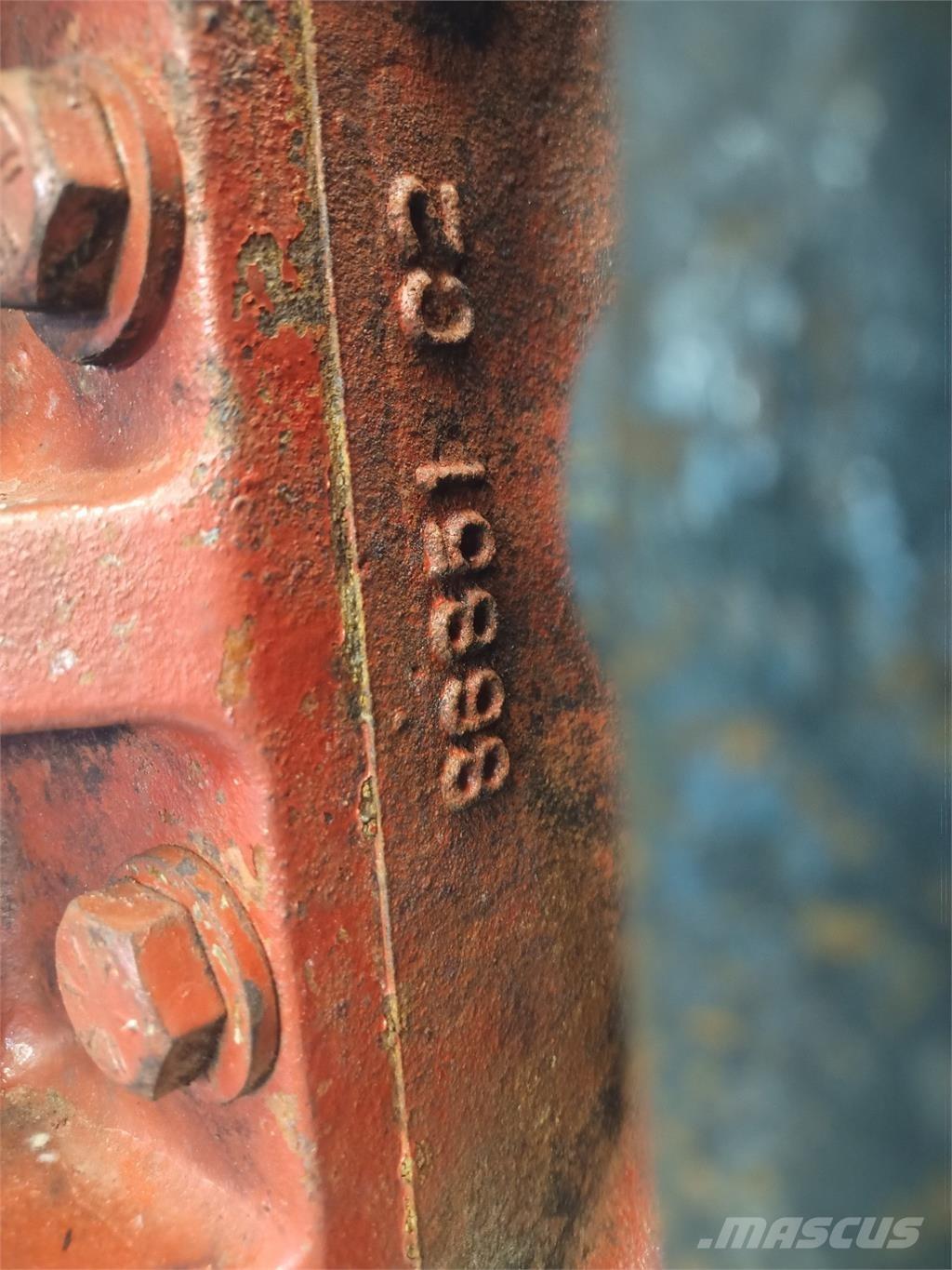 CASE 1680 Lisävarusteet ja komponentit