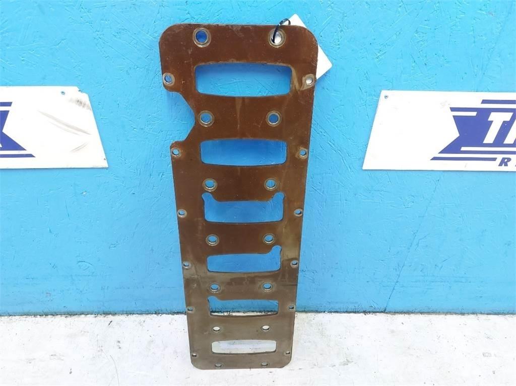 CASE 7010 Moottorit