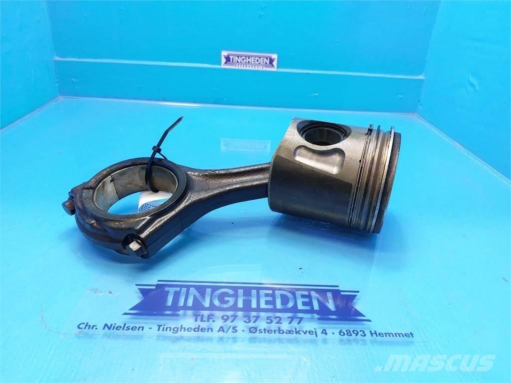 CASE 7010 Moottorit