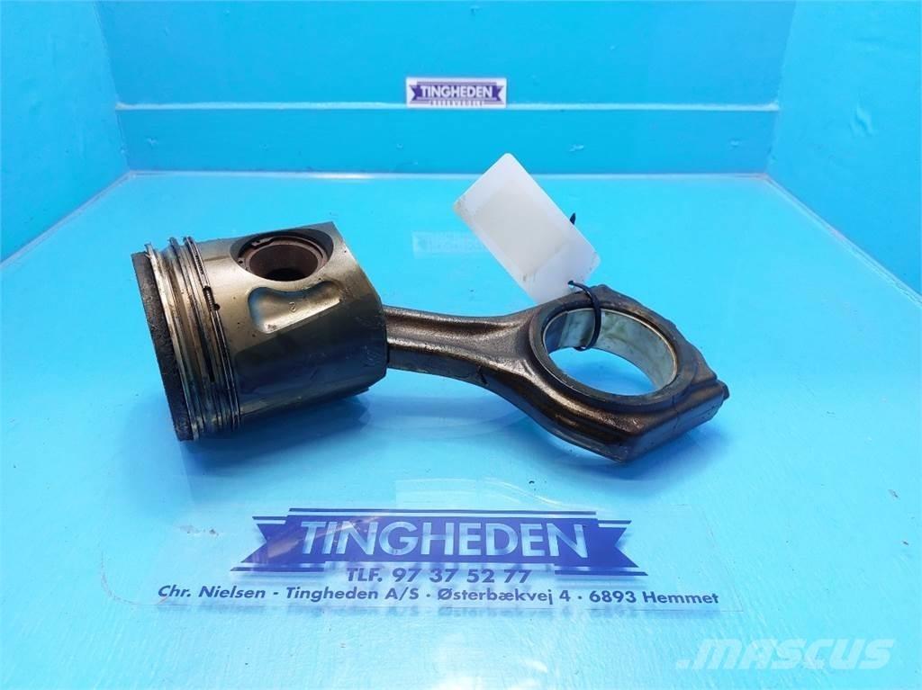 CASE 7010 Moottorit