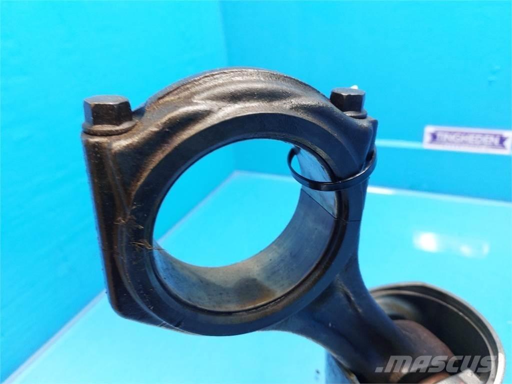 CASE 7010 Moottorit