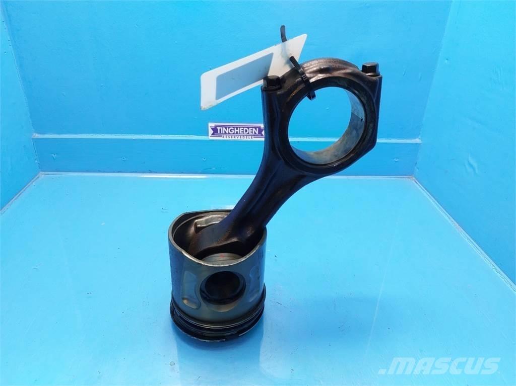 CASE 7010 Moottorit
