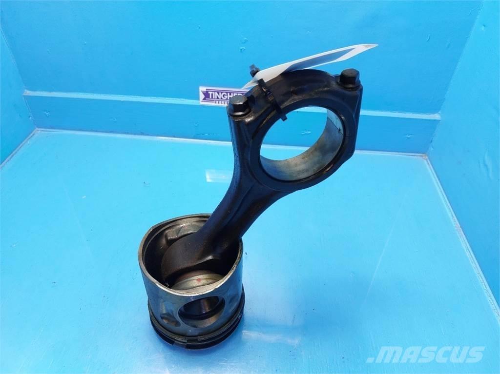 CASE 7010 Moottorit