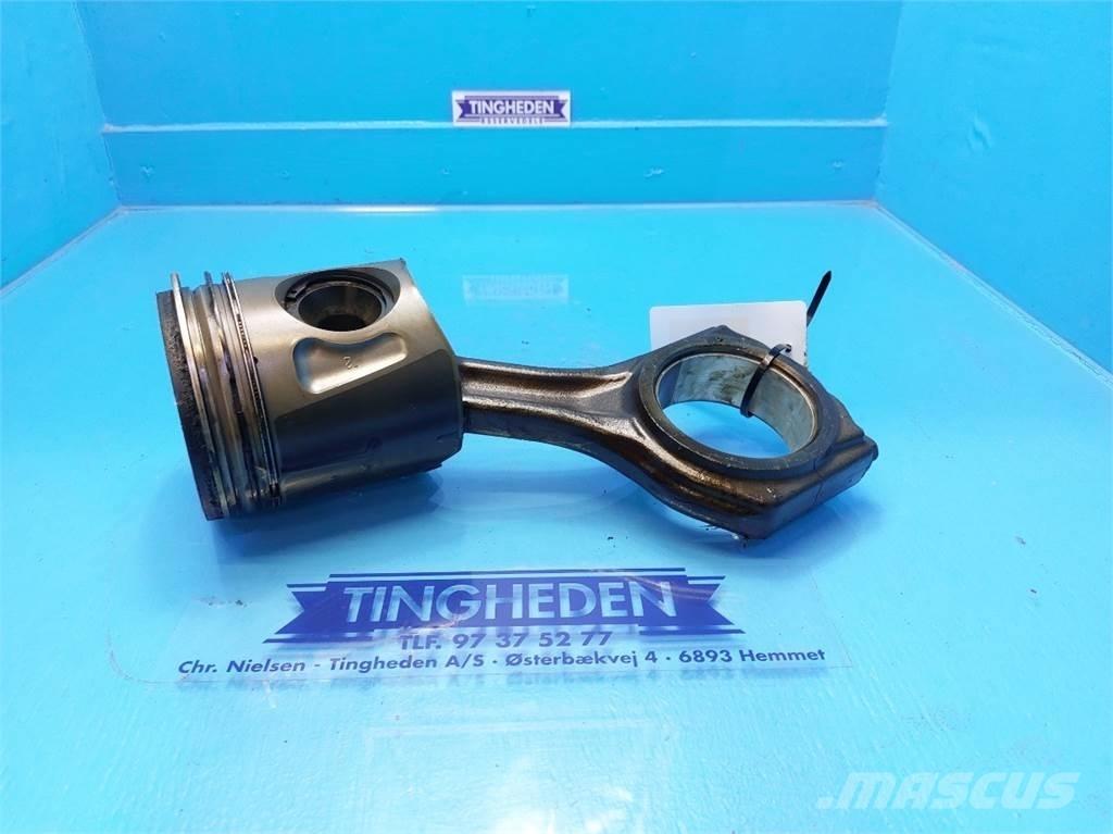 CASE 7010 Moottorit