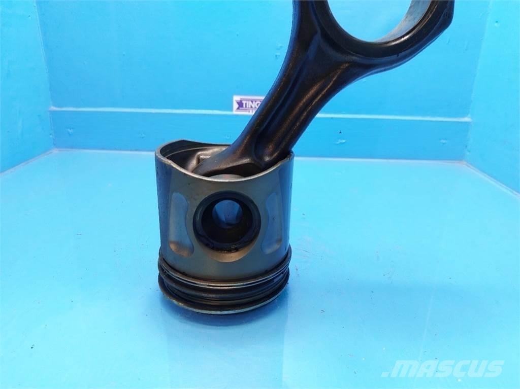 CASE 7010 Moottorit