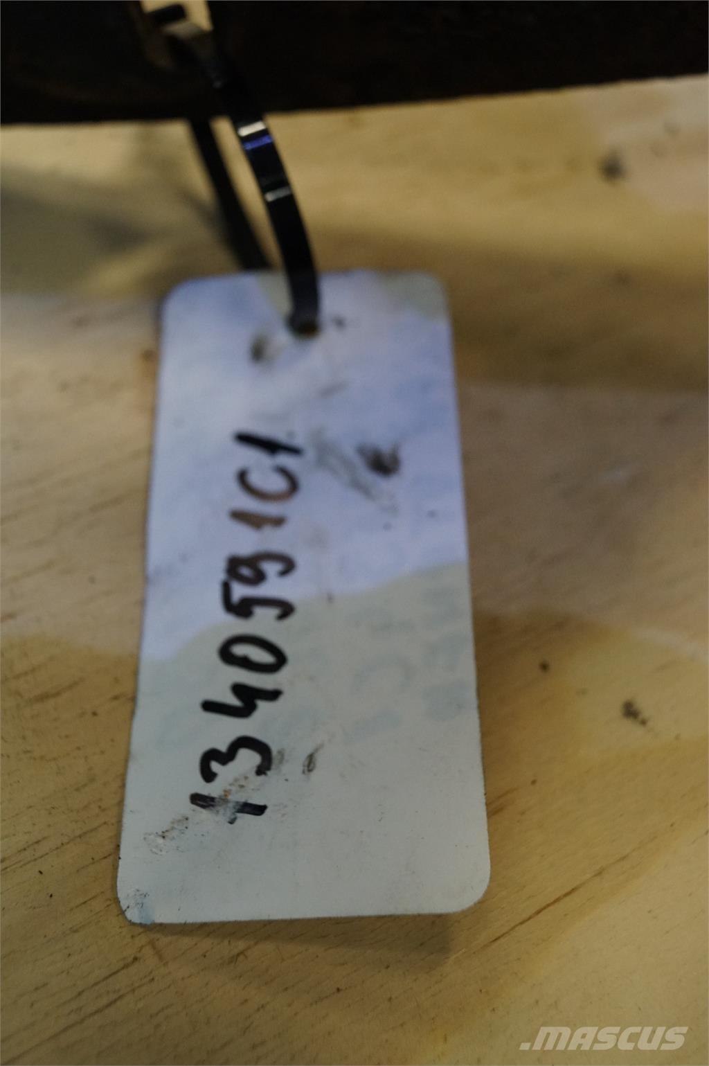 CASE 7130 Lisävarusteet ja komponentit