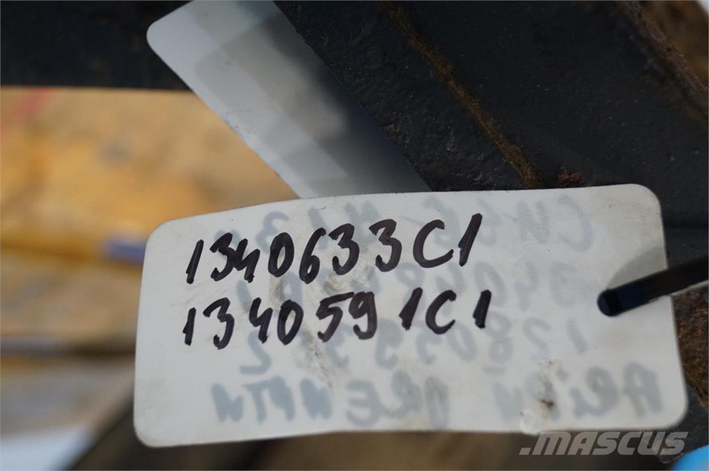 CASE 7130 Lisävarusteet ja komponentit