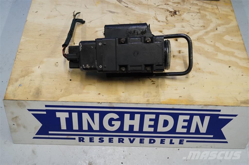 CASE 7130 Sähkö ja elektroniikka