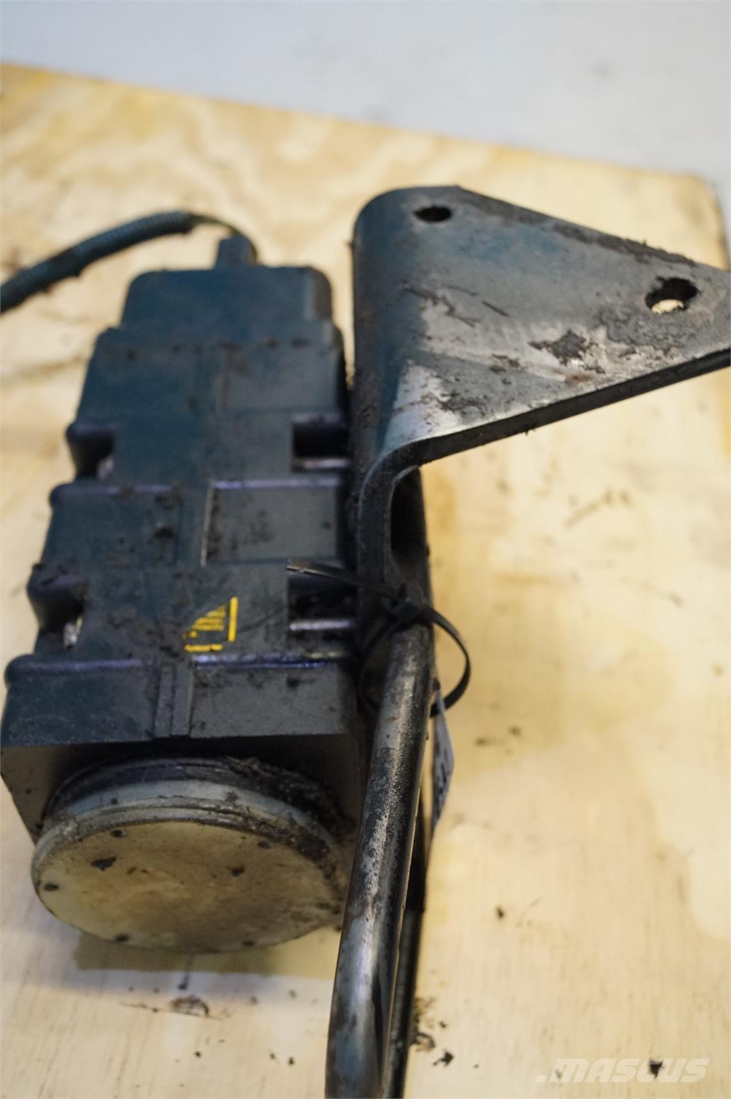 CASE 7130 Sähkö ja elektroniikka