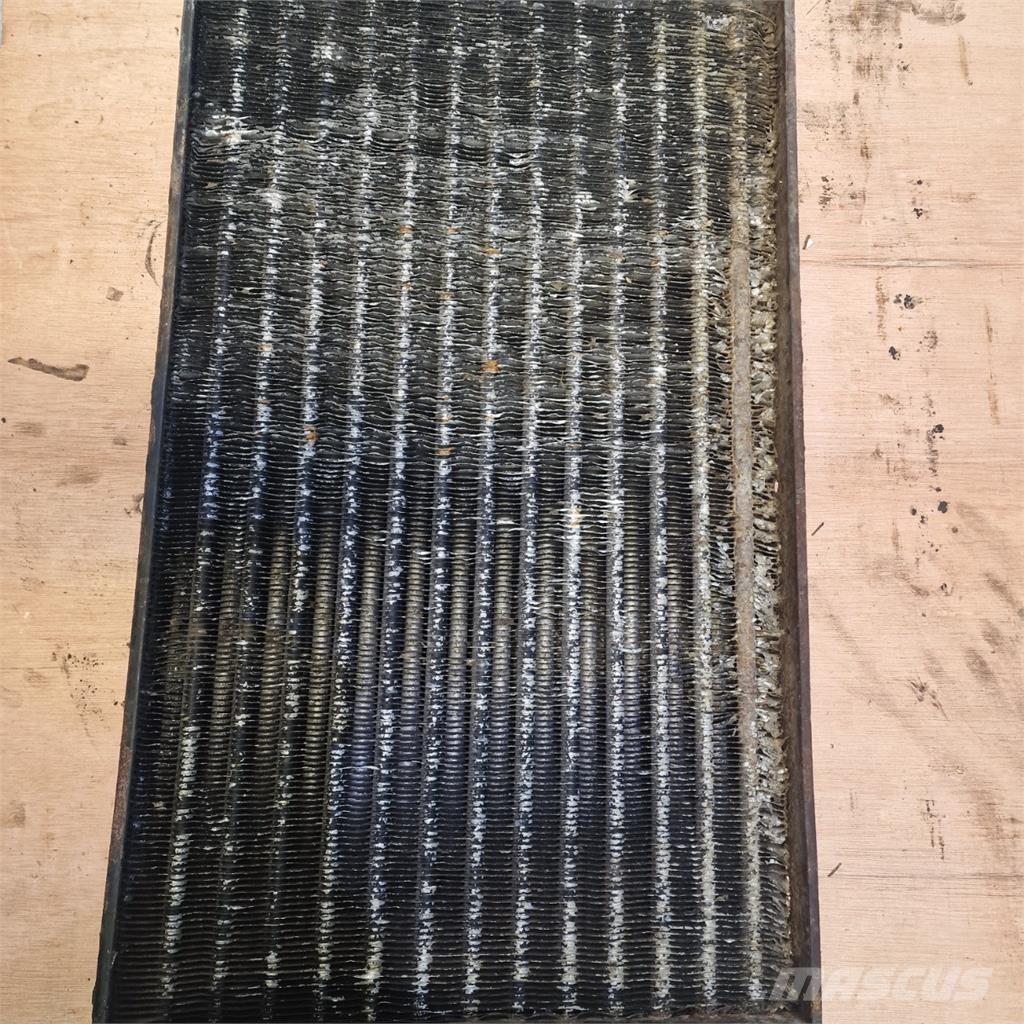 CASE 7130 Jäähdyttimet