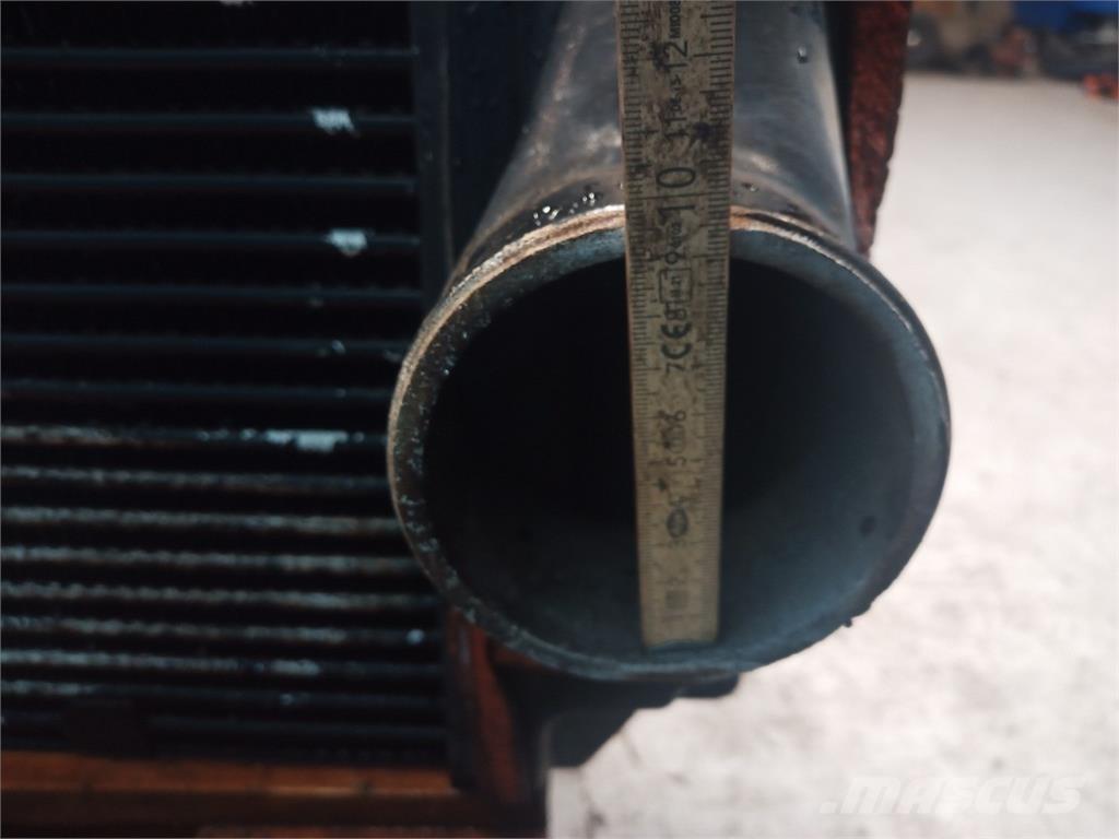 CASE 8010 Jäähdyttimet