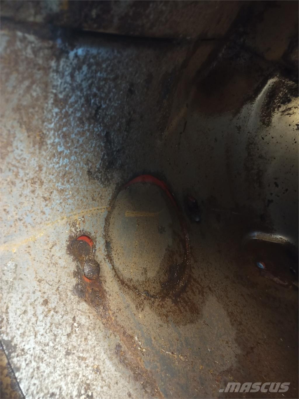 CASE 8010 Lisävarusteet ja komponentit
