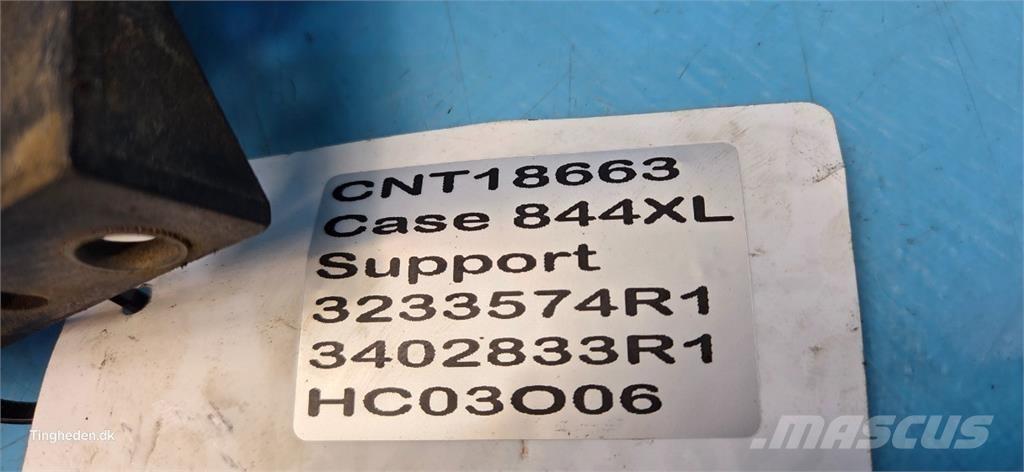 CASE 844XL Ohjaamo ja sisusta