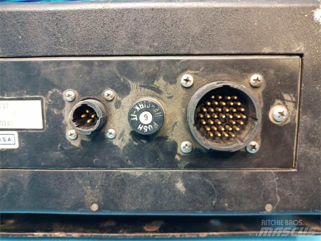 CASE 8590 Sähkö ja elektroniikka