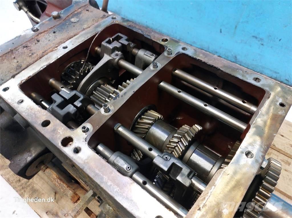 CASE Farmall 95A Vaihteisto