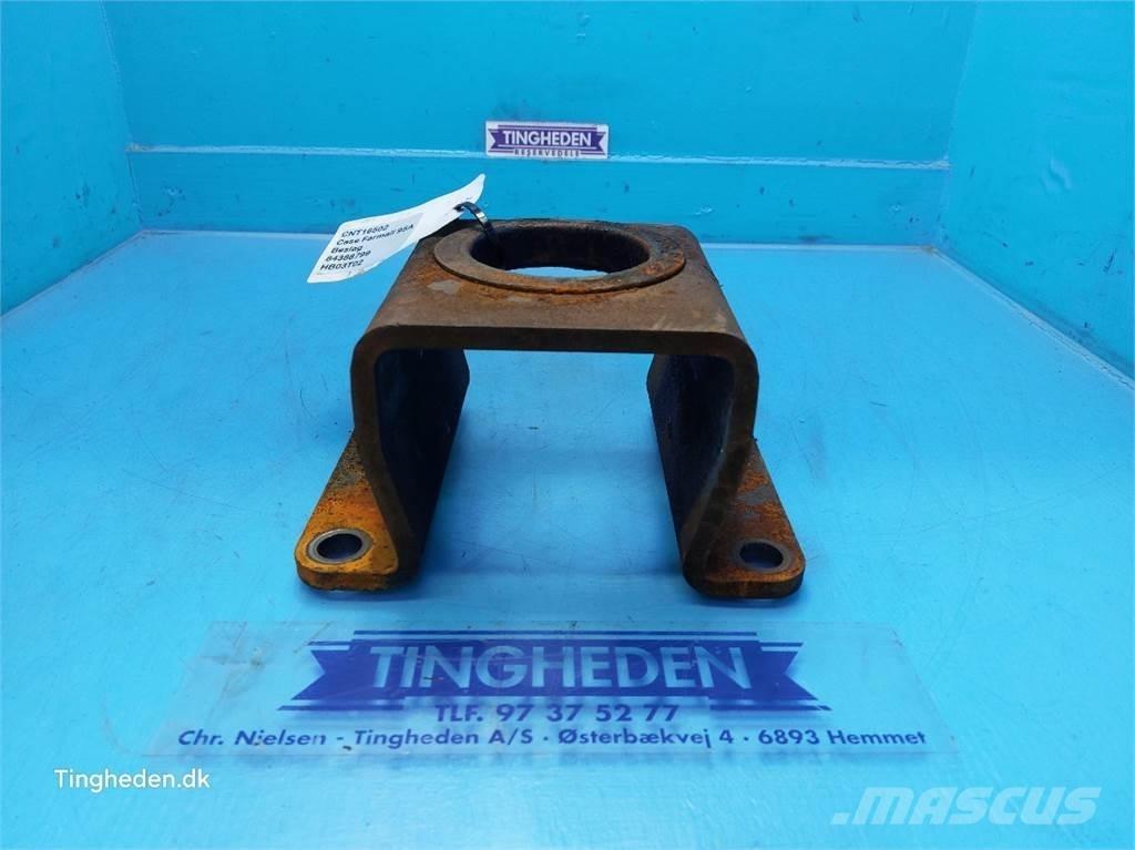 CASE Farmall 95A Ohjaamo ja sisusta