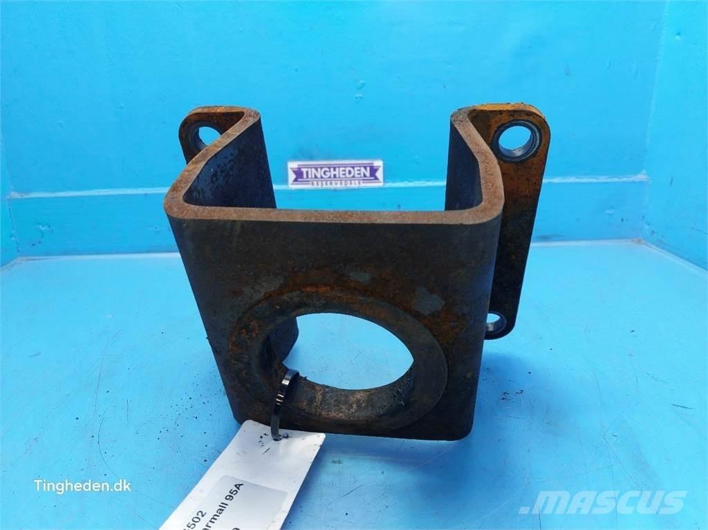 CASE Farmall 95A Ohjaamo ja sisusta