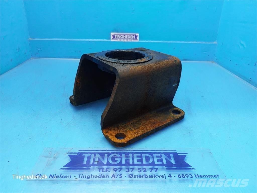 CASE Farmall 95A Ohjaamo ja sisusta