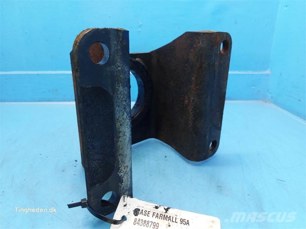 CASE Farmall 95A Ohjaamo ja sisusta
