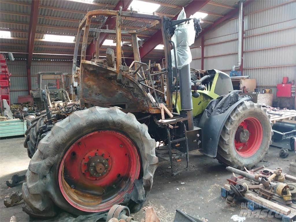 CLAAS Axion 840 Traktorit