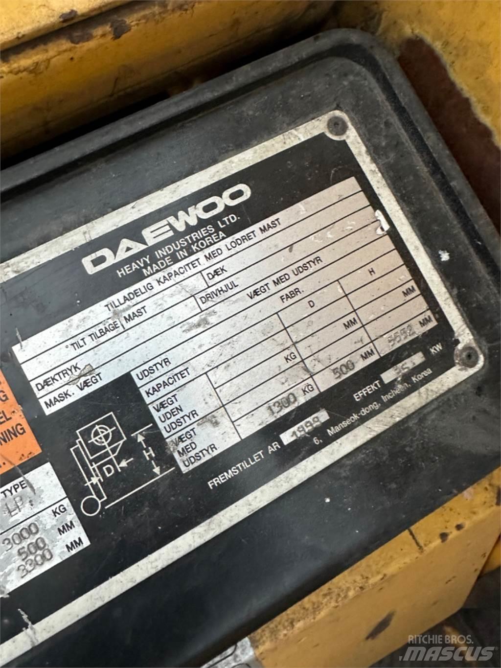 Daewoo G30E Nestekaasutrukit