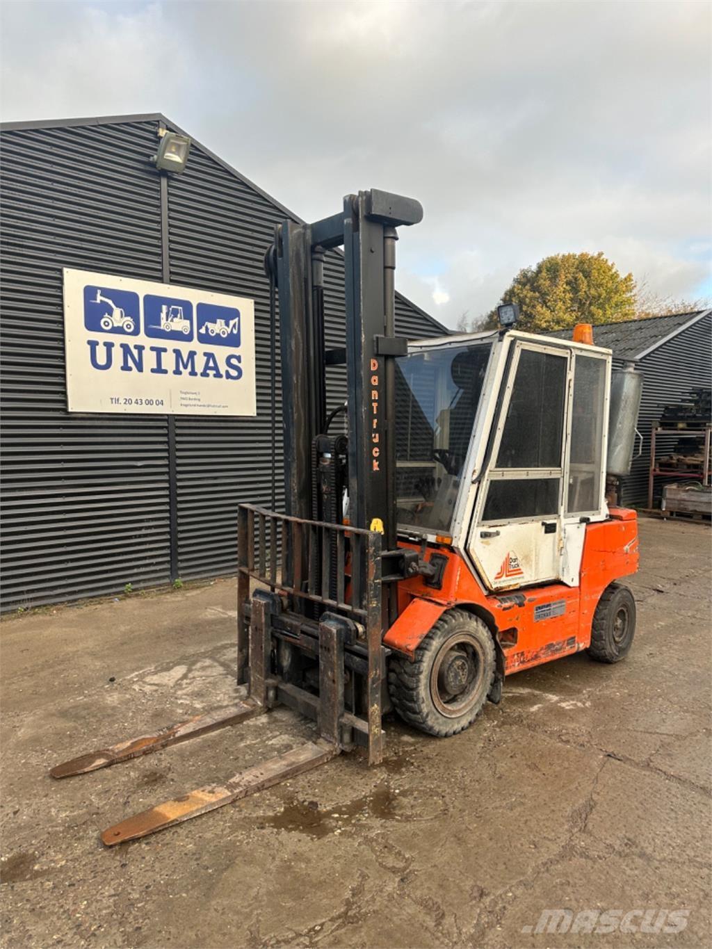 Dantruck 3004 Nestekaasutrukit