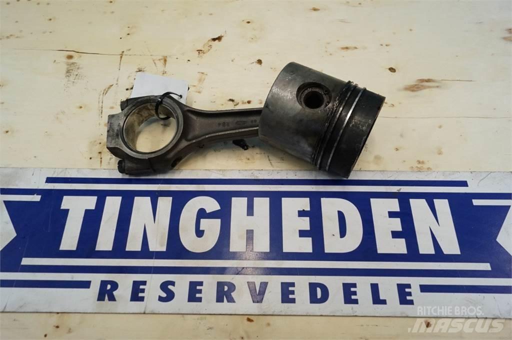 Ford 2725E Moottorit